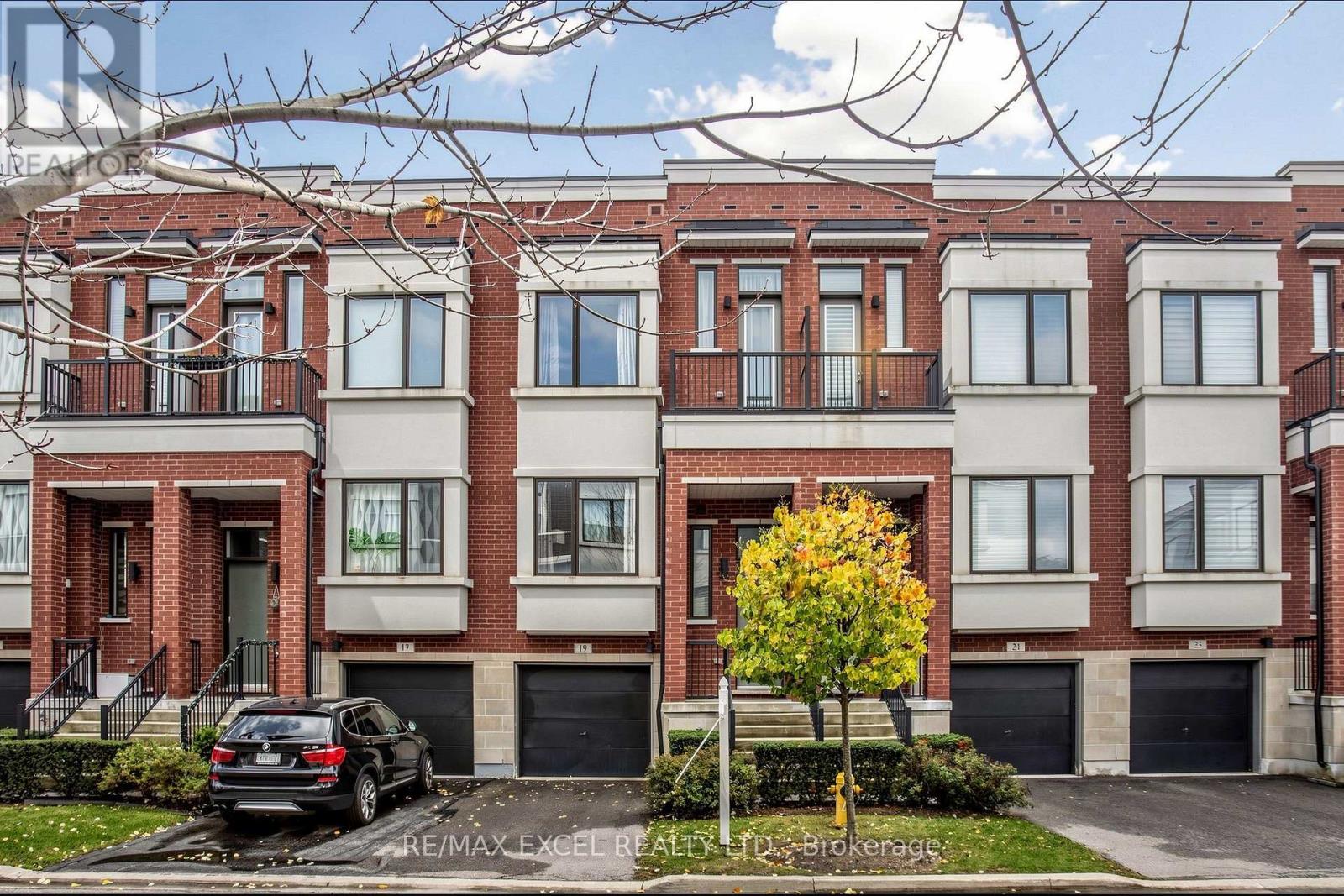 19 Ambler Lane, Richmond Hill, Ontario  L4C 0Z8 - Photo 1 - N14033688