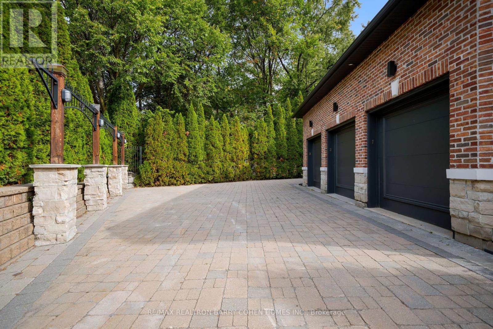 13 Legacy Court, Toronto, Ontario  M2L 2Y7 - Photo 3 - C14032204