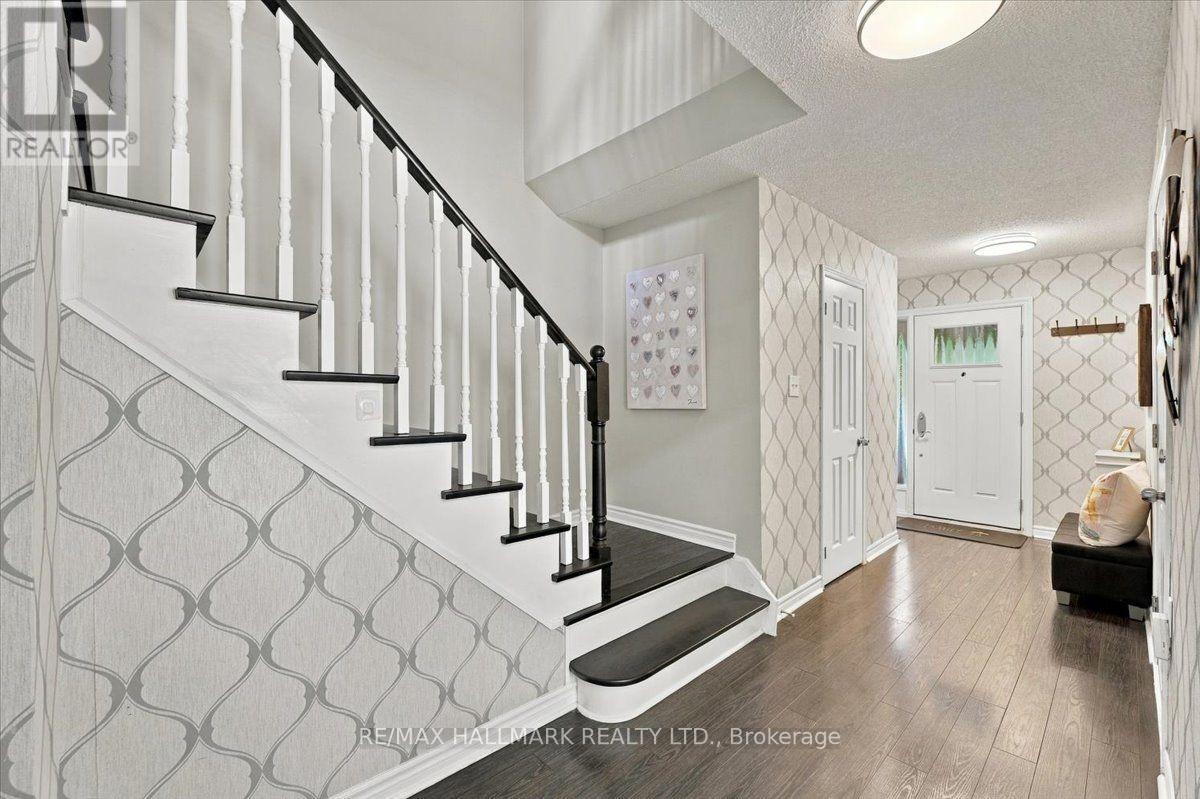 5732 Bell Harbour Drive, Mississauga, Ontario  L5M 5L1 - Photo 3 - W14032560
