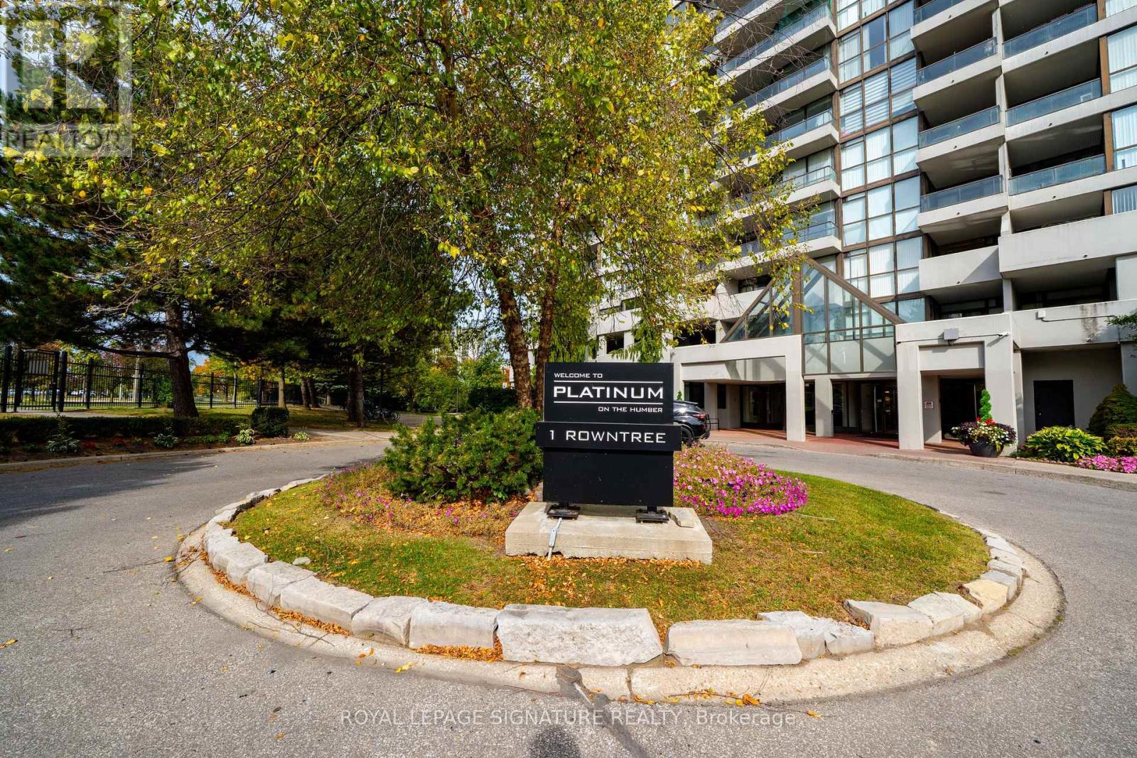 211 - 1 Rowntree Road, Toronto, Ontario  M9V 5G7 - Photo 2 - W14033504