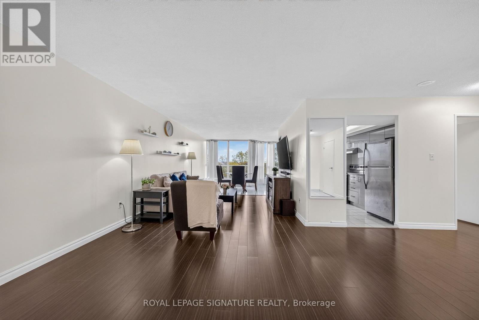 211 - 1 Rowntree Road, Toronto, Ontario  M9V 5G7 - Photo 4 - W14033504