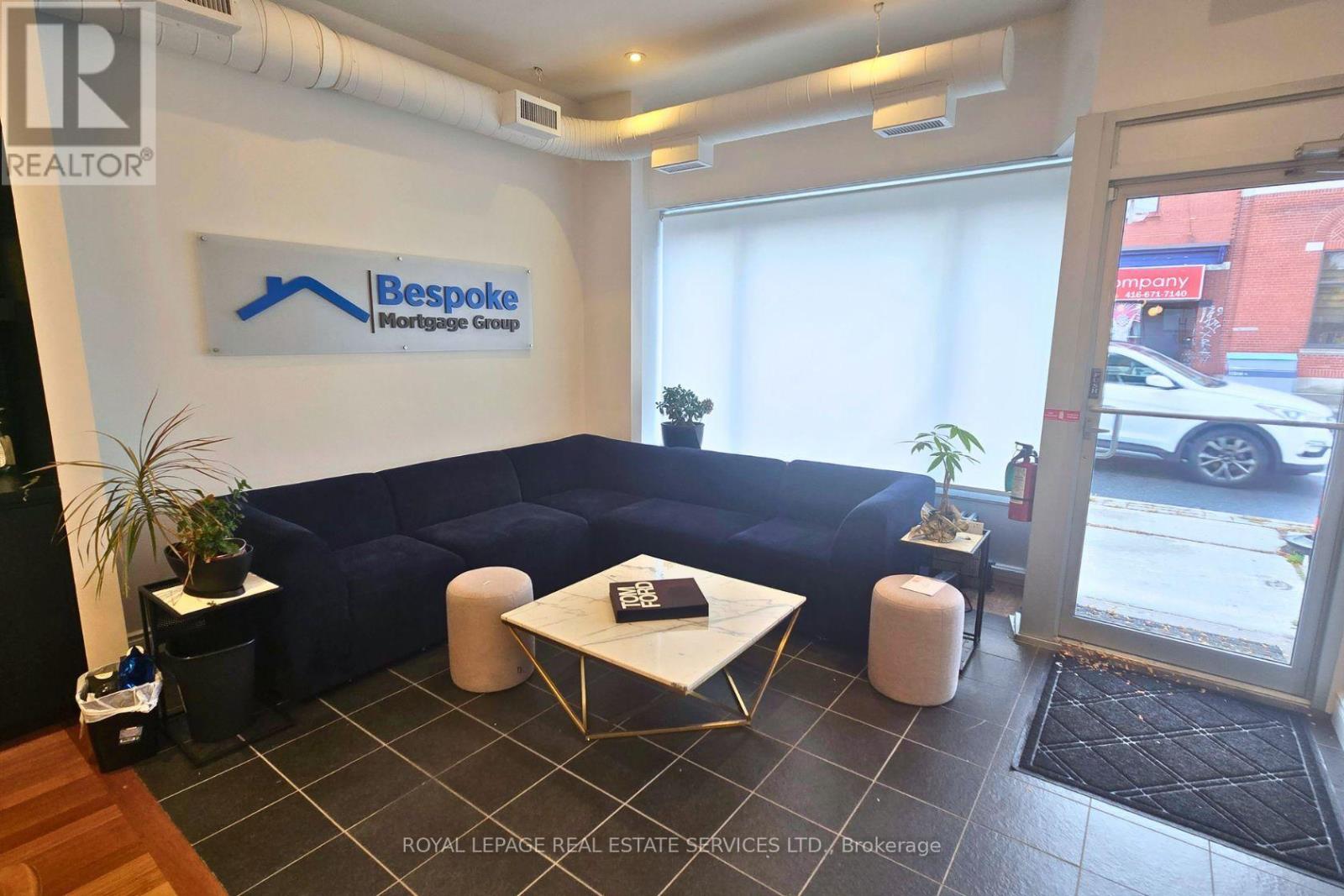 Main - 3352 Dundas Street W, Toronto, Ontario  M6P 2A4 - Photo 2 - W14033508