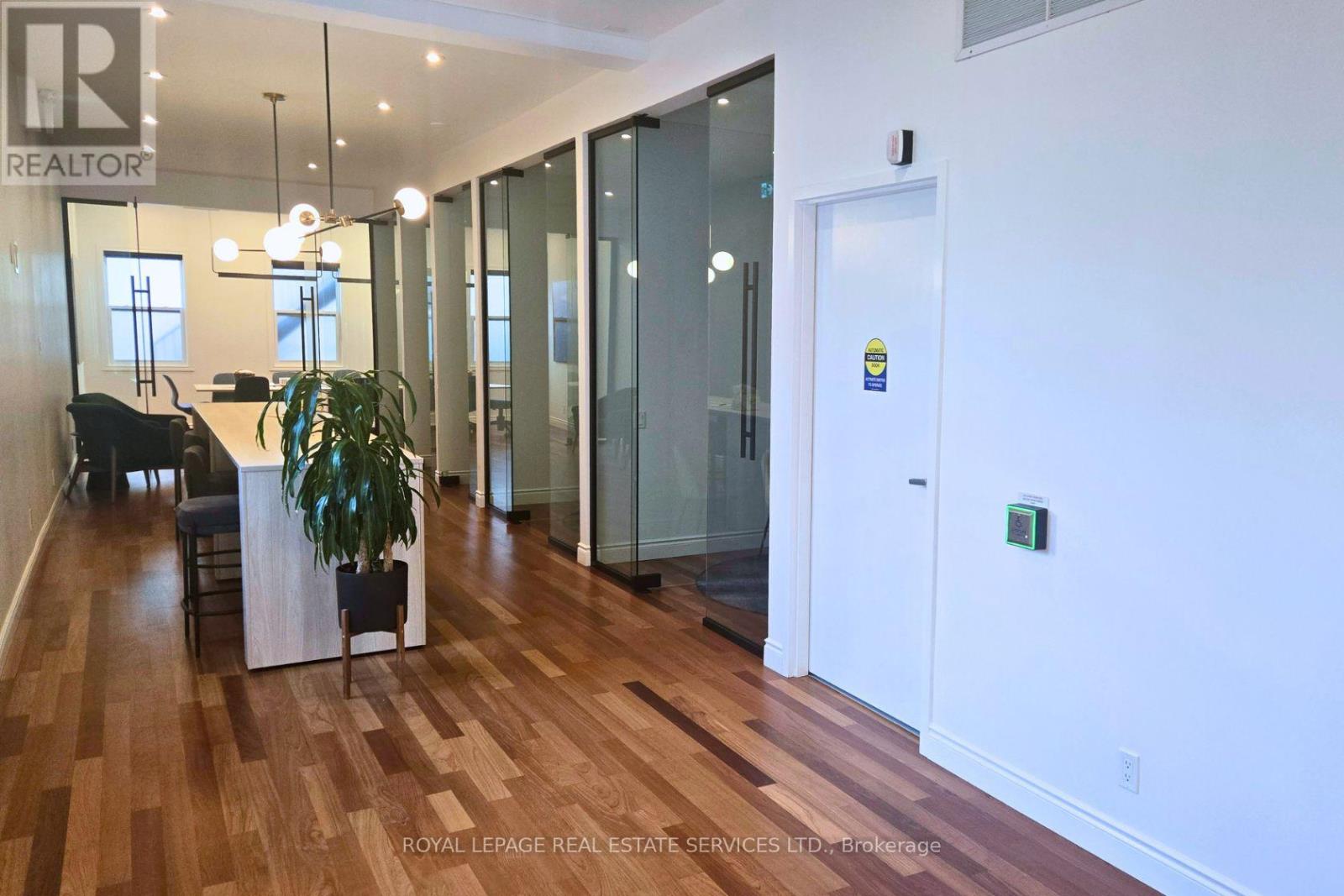 Main - 3352 Dundas Street W, Toronto, Ontario  M6P 2A4 - Photo 5 - W14033508