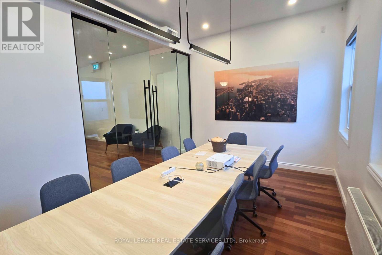 Main - 3352 Dundas Street W, Toronto, Ontario  M6P 2A4 - Photo 9 - W14033508