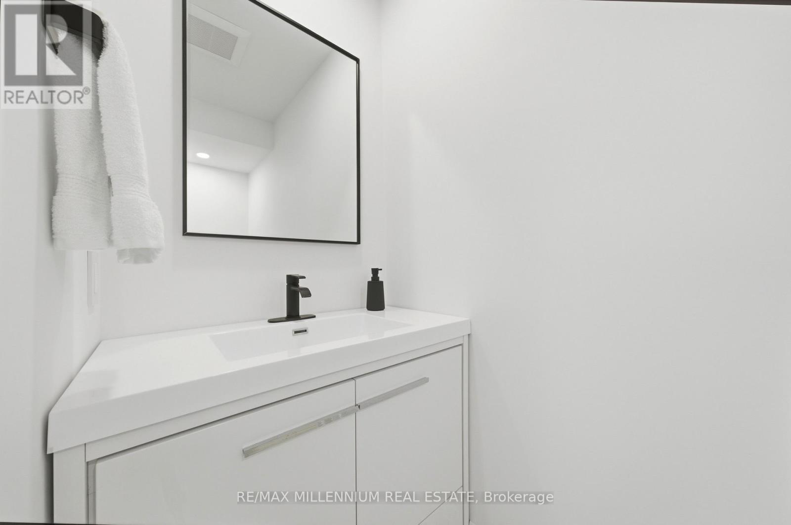 14 Crombie Place, Halton Hills, Ontario  L7G 1K2 - Photo 8 - W14033702