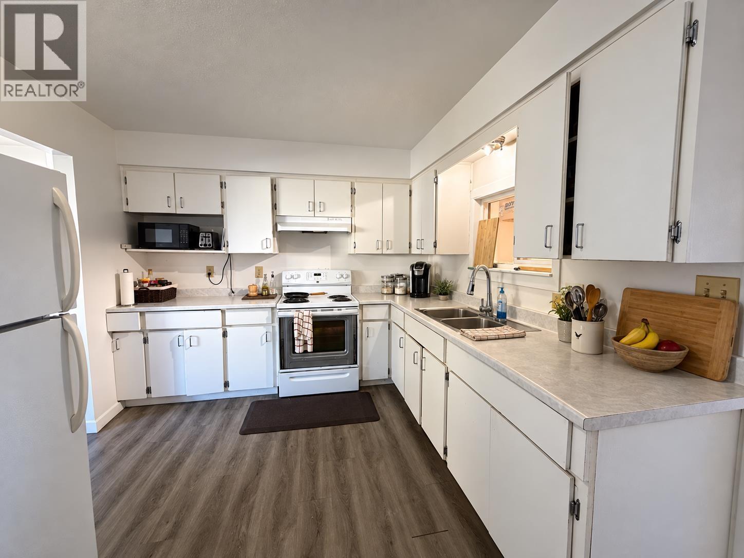 1075 MOXON PLACE
