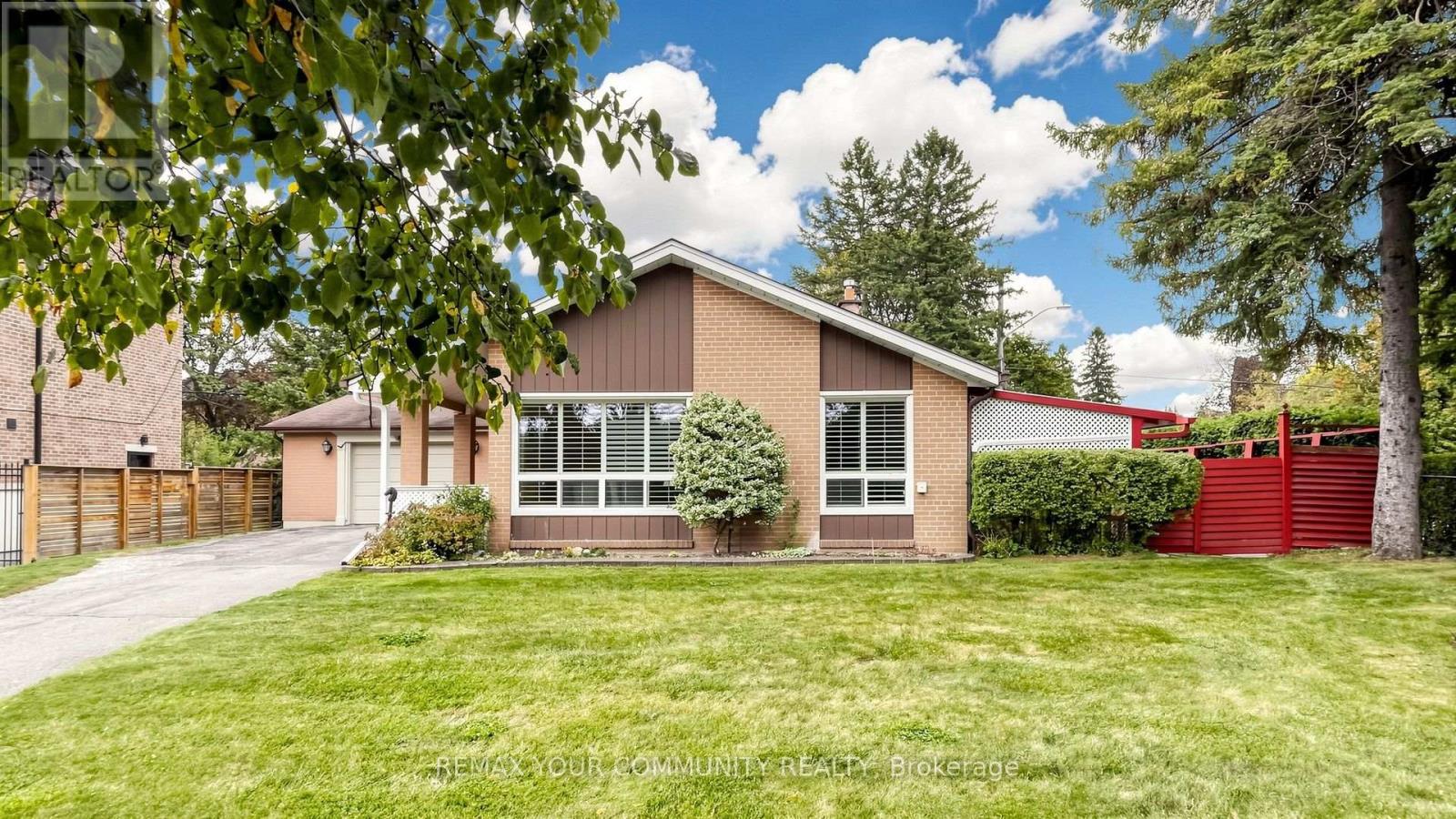 43 Seaton Drive, Aurora, Ontario  L4G 2K2 - Photo 2 - N14033716