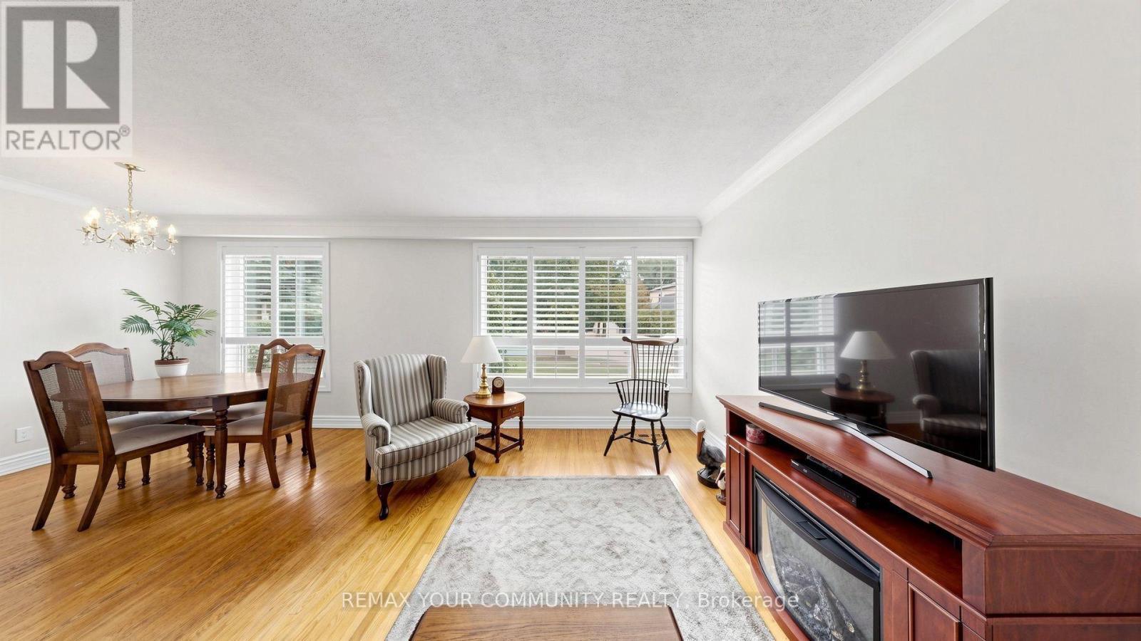 43 Seaton Drive, Aurora, Ontario  L4G 2K2 - Photo 5 - N14033716
