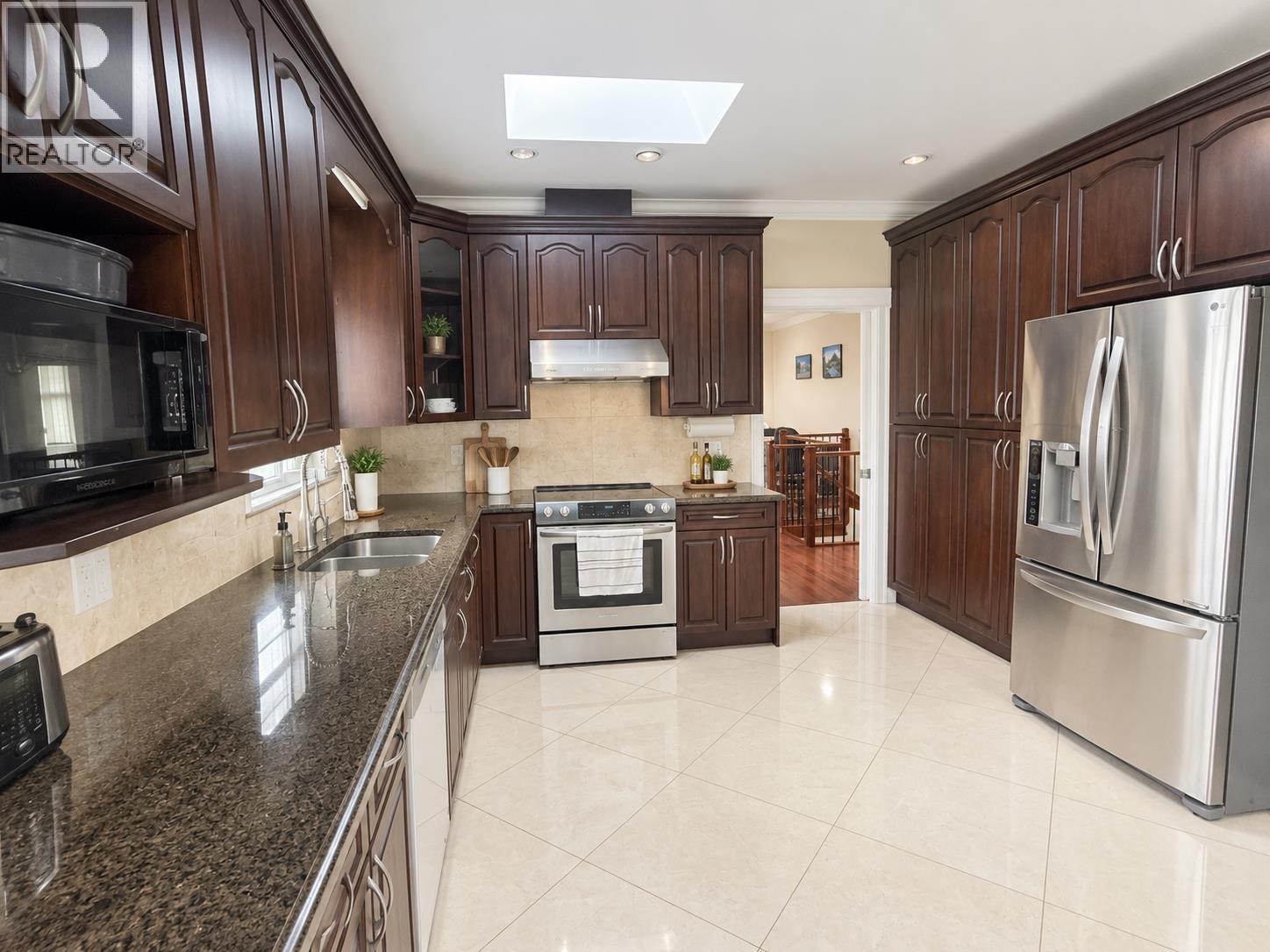 5421 Fleming Street, Vancouver, British Columbia  V5P 3E8 - Photo 6 - R3173171