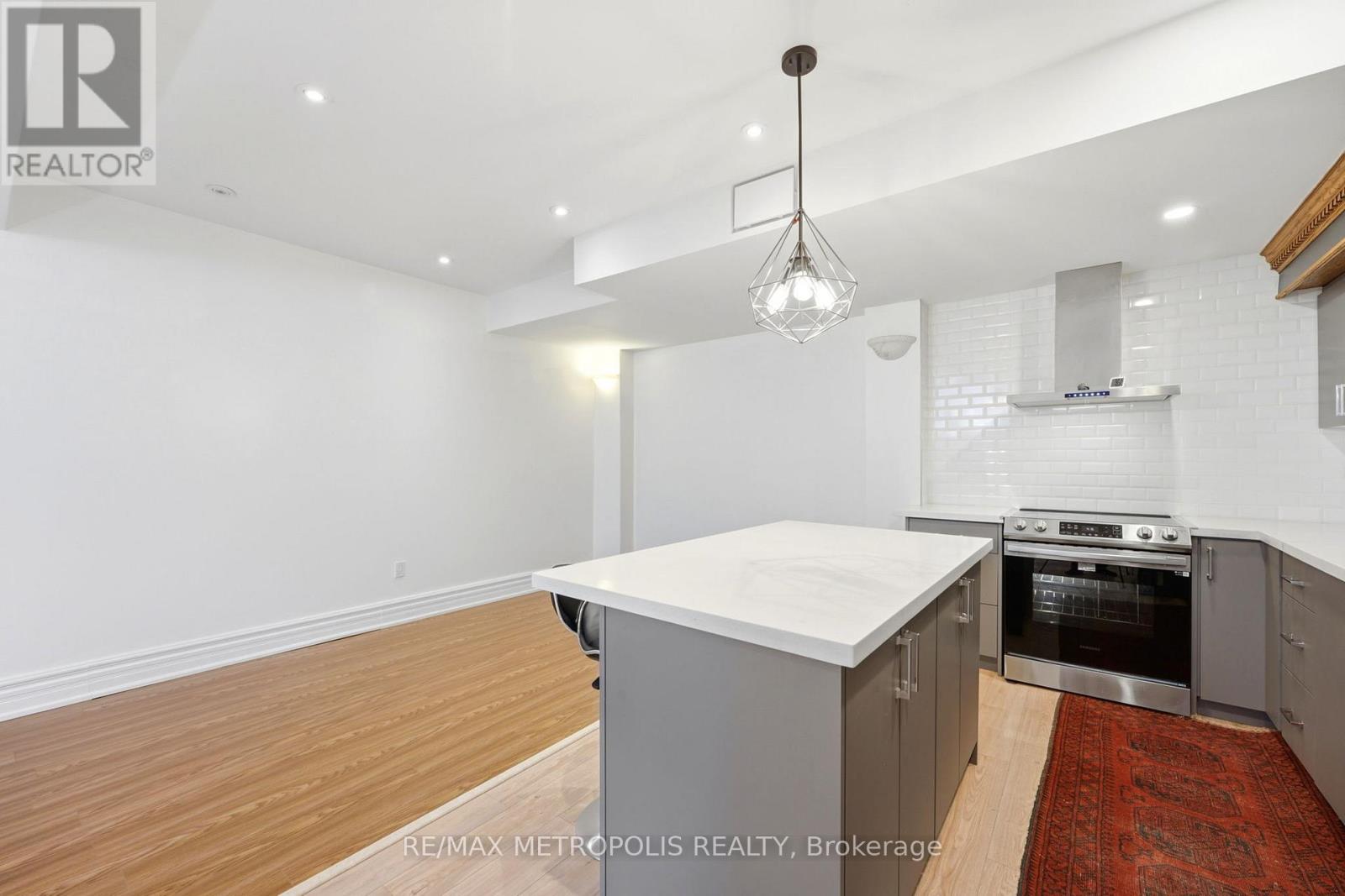 Bsmt - 2 Denvale Road, Toronto, Ontario  M4B 3B4 - Photo 12 - E14033782