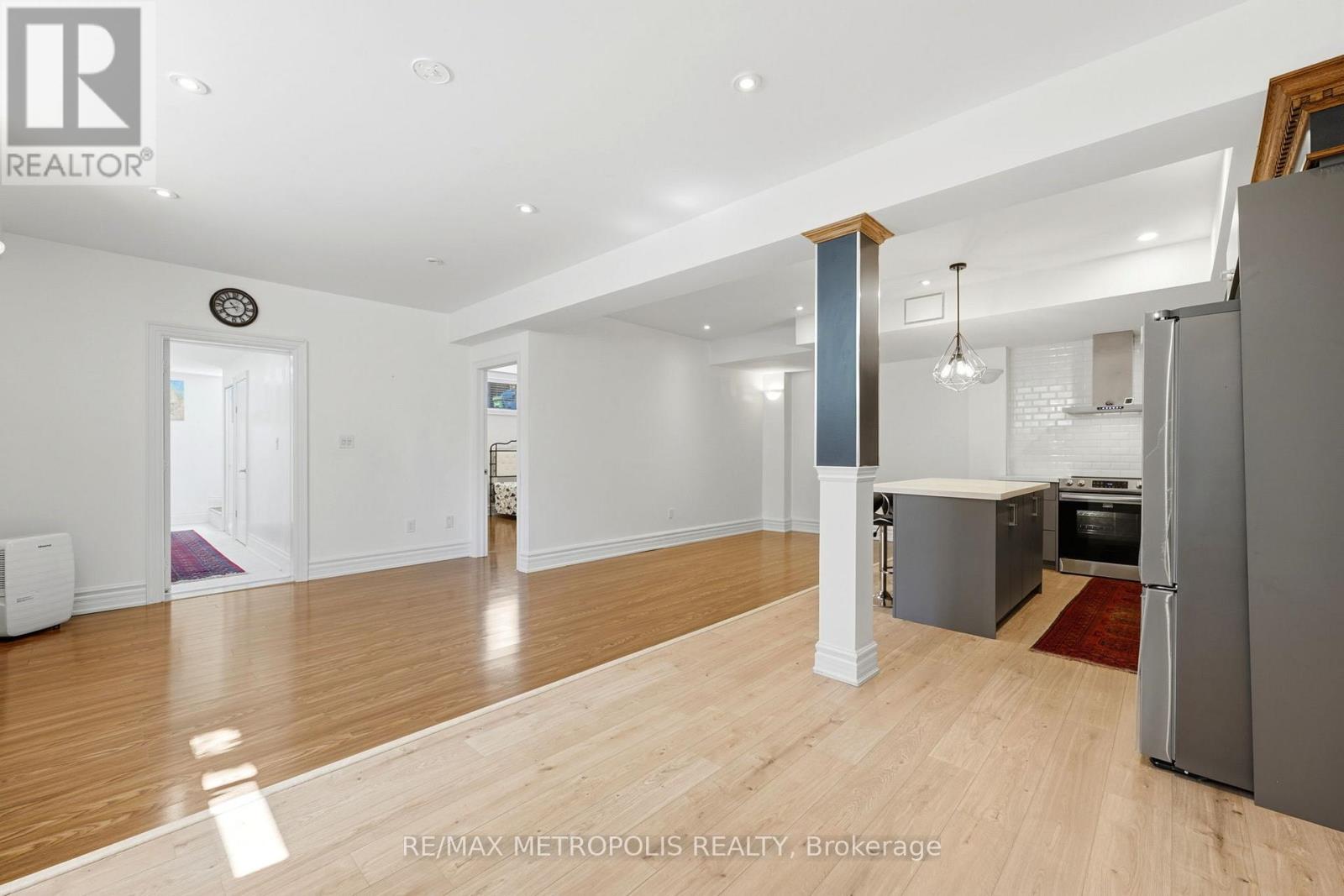 Bsmt - 2 Denvale Road, Toronto, Ontario  M4B 3B4 - Photo 15 - E14033782