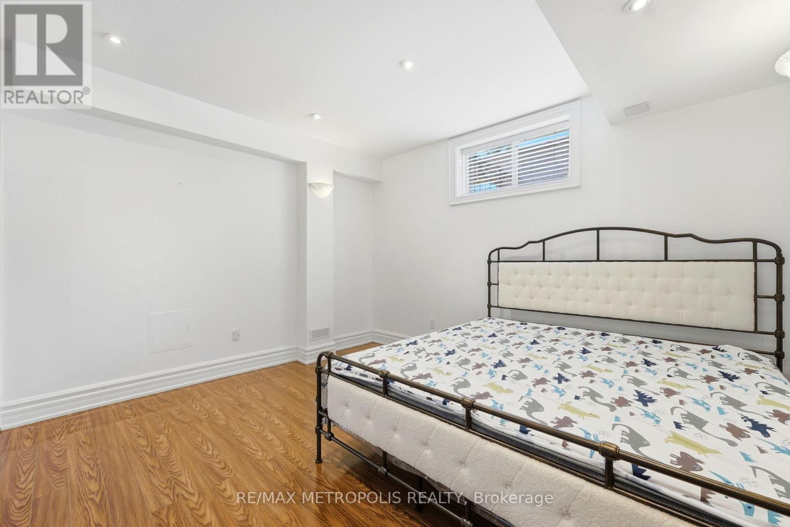 Bsmt - 2 Denvale Road, Toronto, Ontario  M4B 3B4 - Photo 17 - E14033782