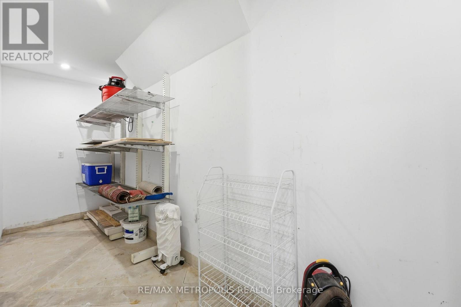 Bsmt - 2 Denvale Road, Toronto, Ontario  M4B 3B4 - Photo 21 - E14033782