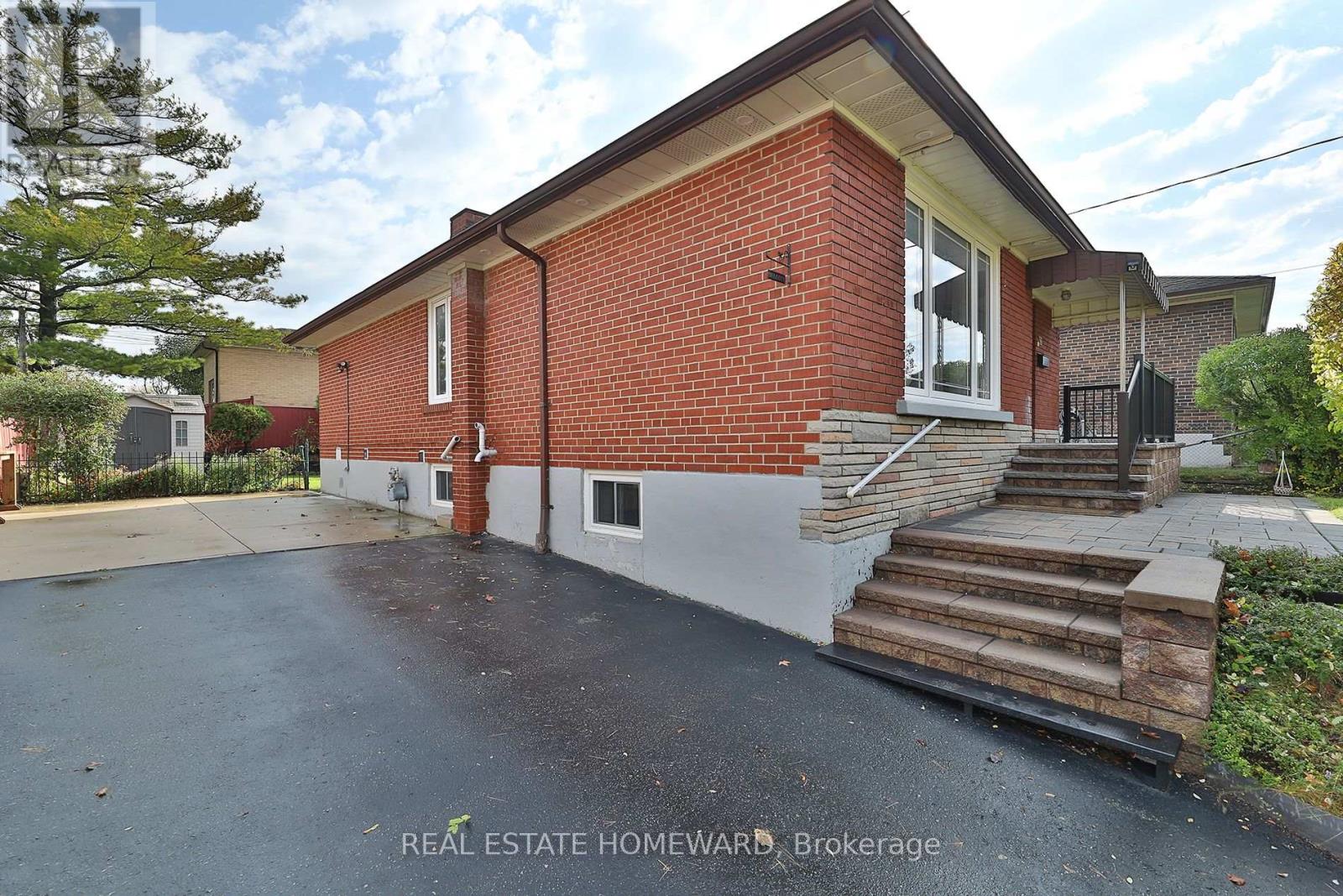 Upper - 36 Kim Court, Toronto, Ontario  M1K 3R6 - Photo 3 - E14033784
