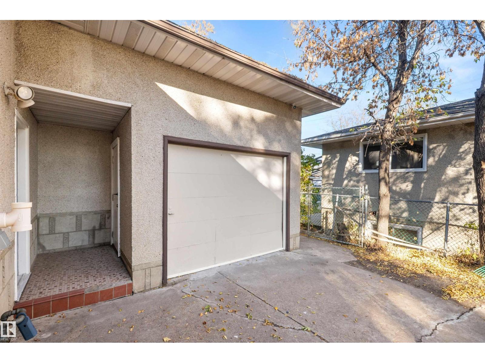 10428 64 AV NW NW