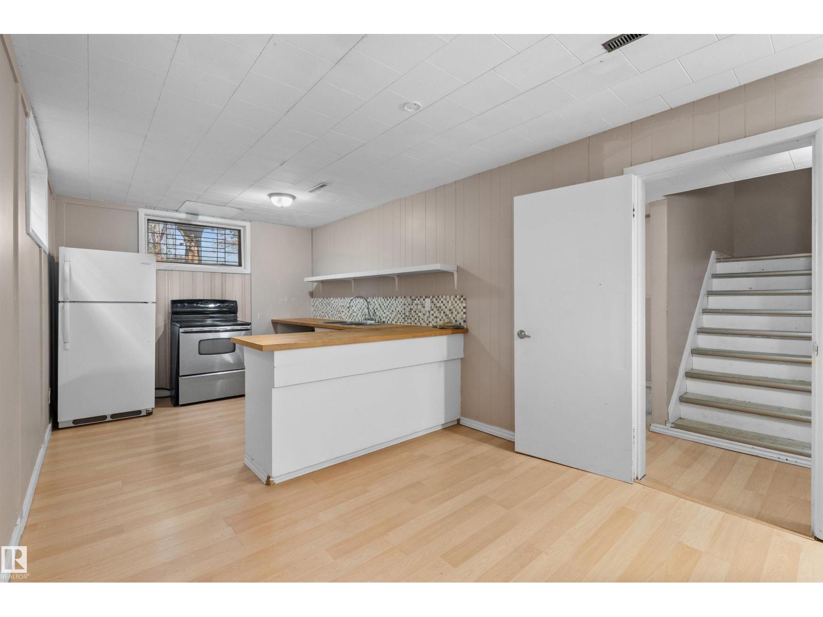 10428 64 AV NW NW