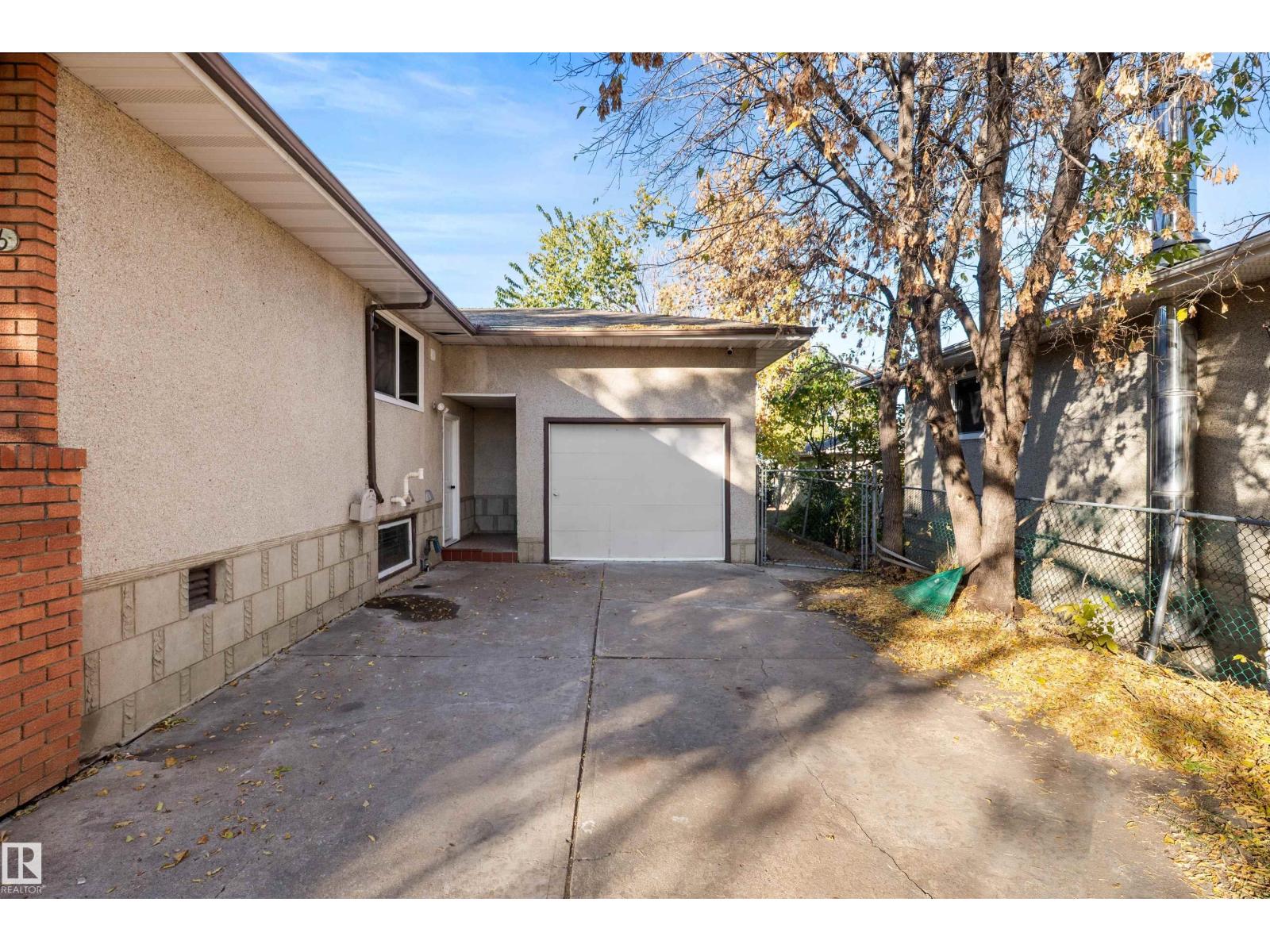 10428 64 AV NW NW