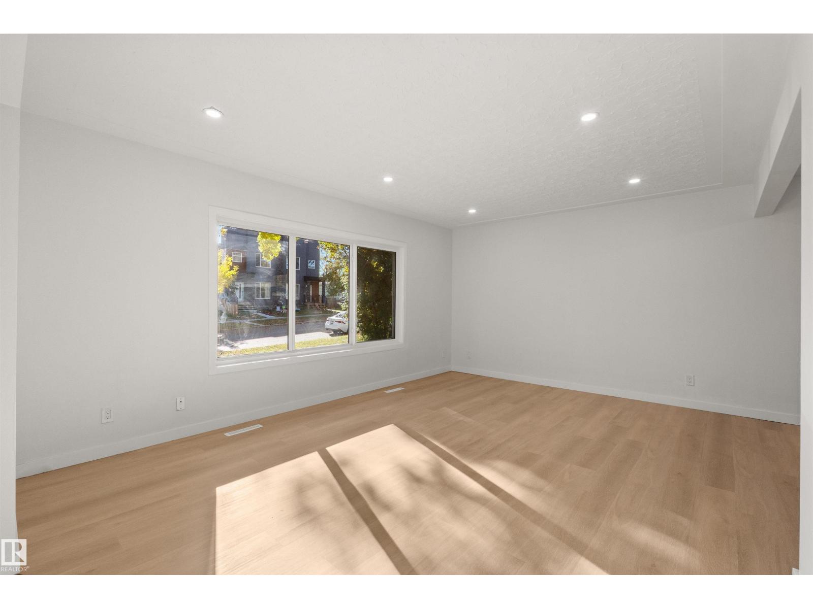 10428 64 AV NW NW