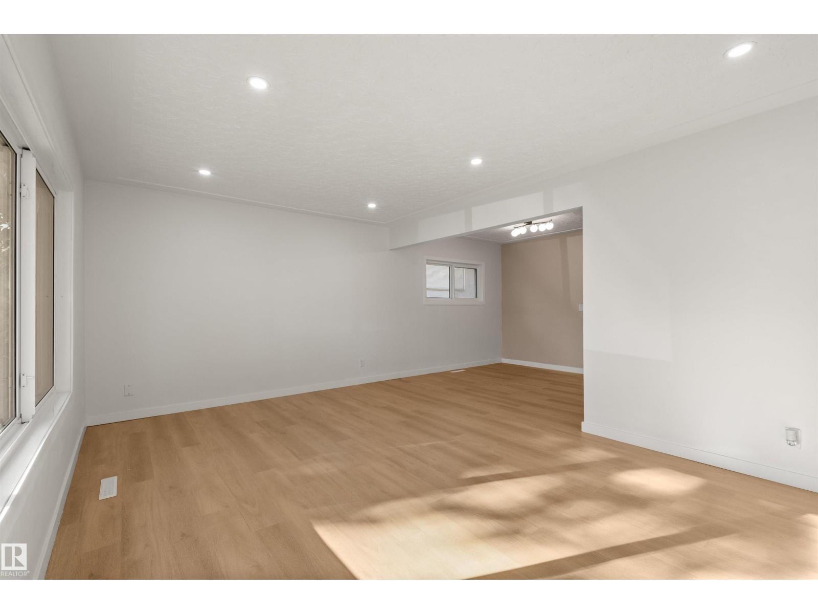 10428 64 AV NW NW