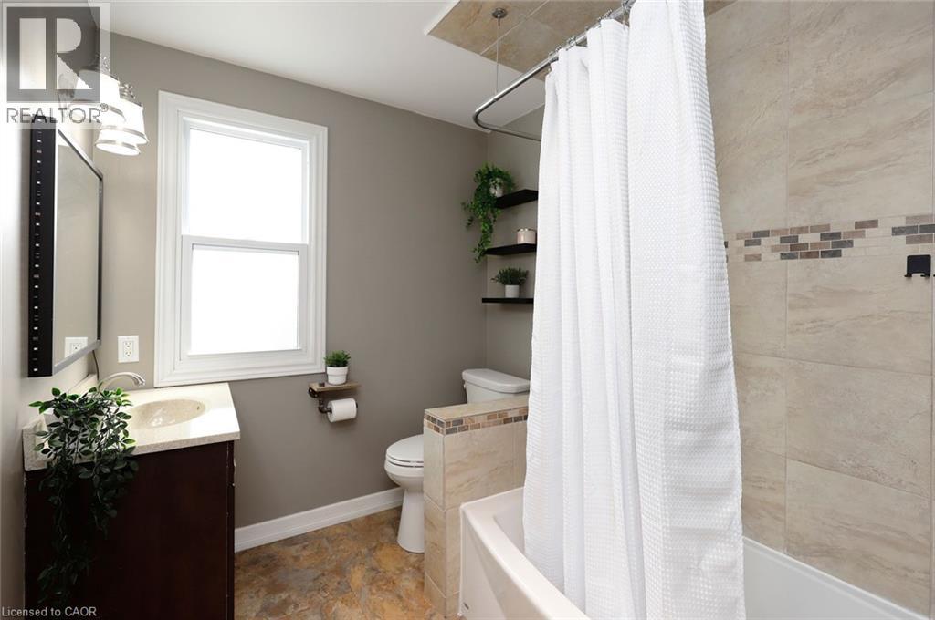 4553 Ontario Street, Beamsville, Ontario  L3J 0B7 - Photo 19 - 40870036