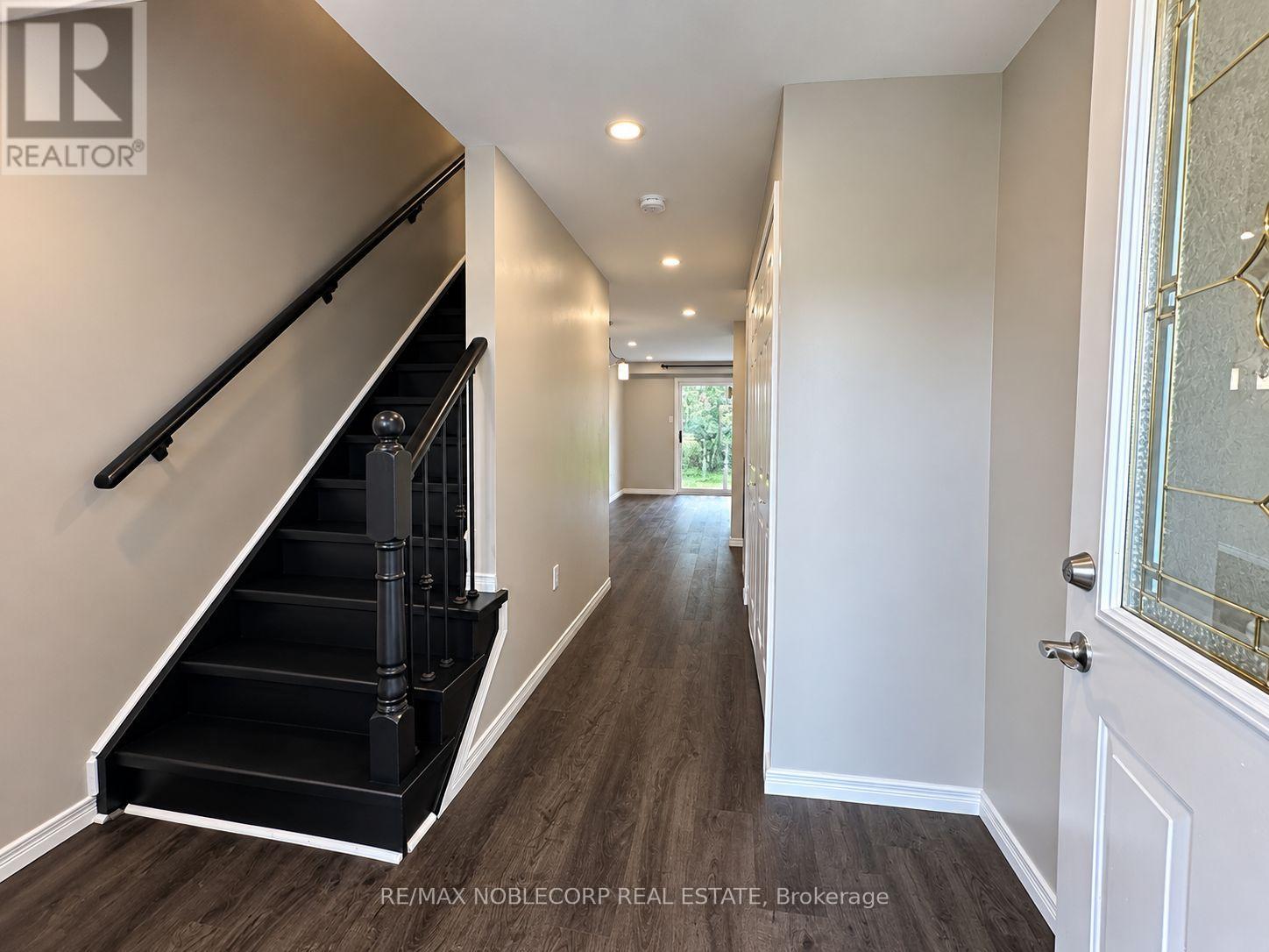 267 Dunsmore Lane, Barrie (Georgian Drive), Ontario  L4M 7A7 - Photo 3 - S14033788