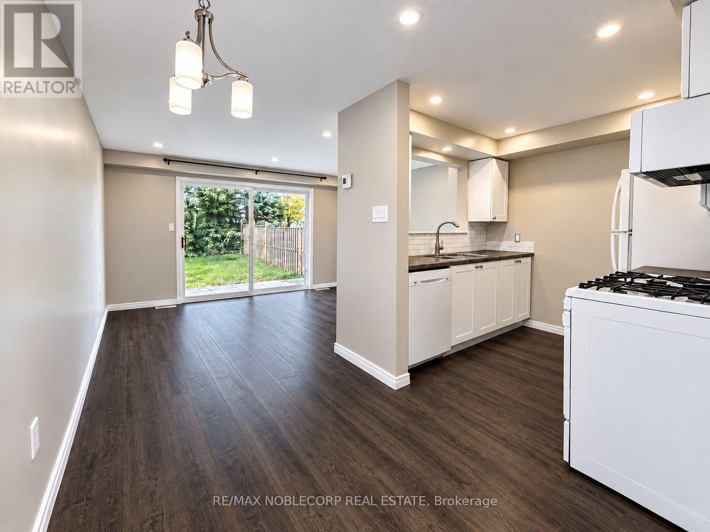 267 Dunsmore Lane, Barrie (Georgian Drive), Ontario  L4M 7A7 - Photo 4 - S14033788
