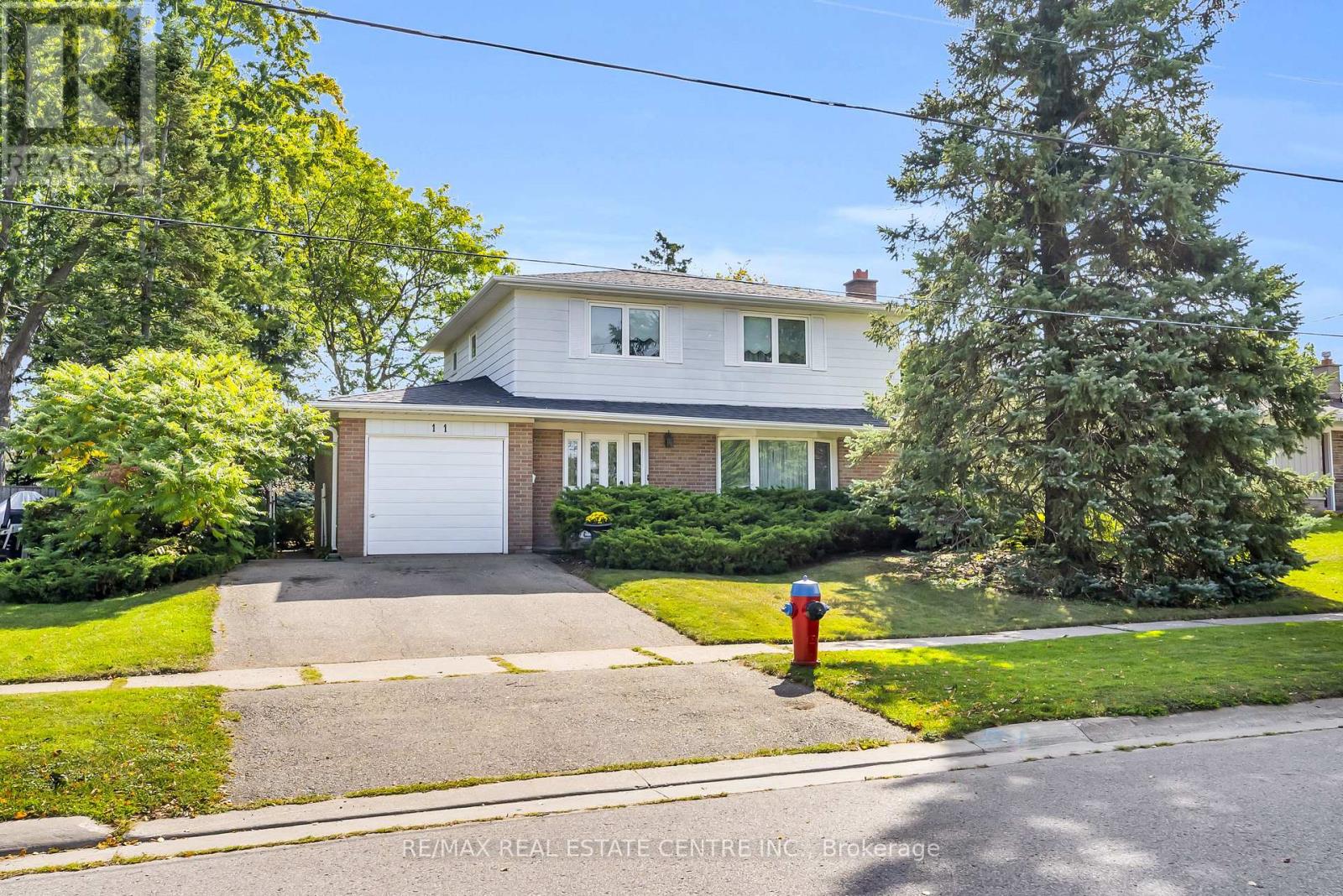 11 Dawson Crescent, Halton Hills, Ontario  L7G 1H3 - Photo 1 - W14033744