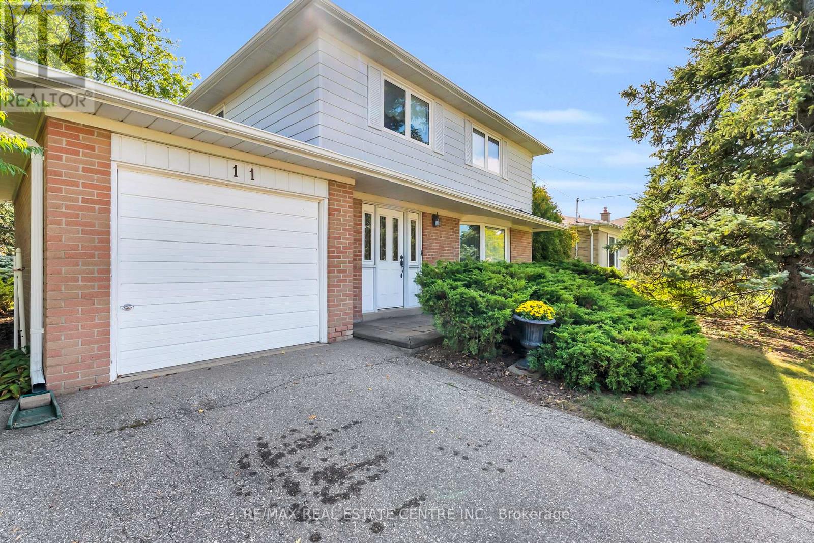 11 Dawson Crescent, Halton Hills, Ontario  L7G 1H3 - Photo 5 - W14033744