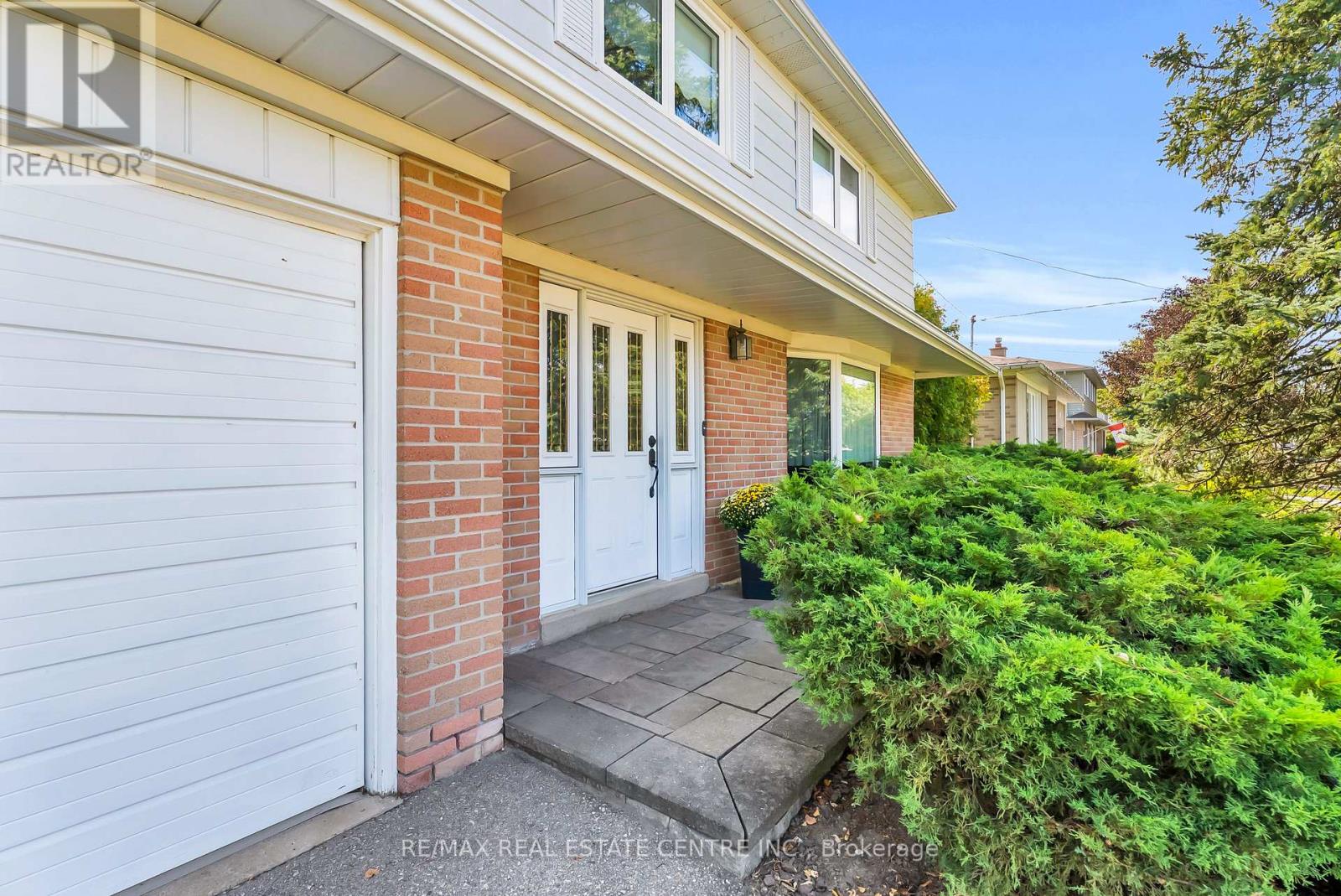 11 Dawson Crescent, Halton Hills, Ontario  L7G 1H3 - Photo 6 - W14033744