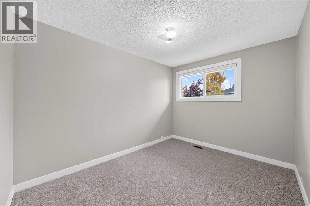 255 Huntridge Way NE, Calgary, Alberta  T2K 4C4 - Photo 13 - A2351748