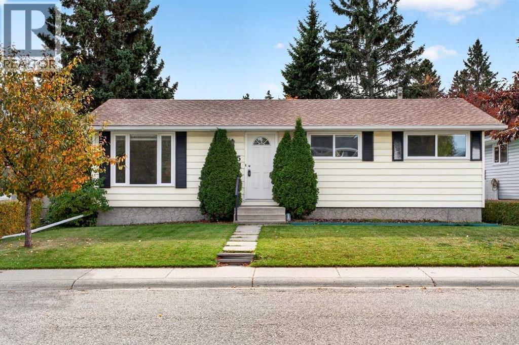 255 Huntridge Way NE, Calgary, Alberta  T2K 4C4 - Photo 2 - A2351748