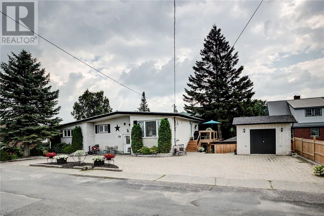 35 Cedar Street, Levack, Ontario  P0M 2C0 - Photo 2 - 2130279