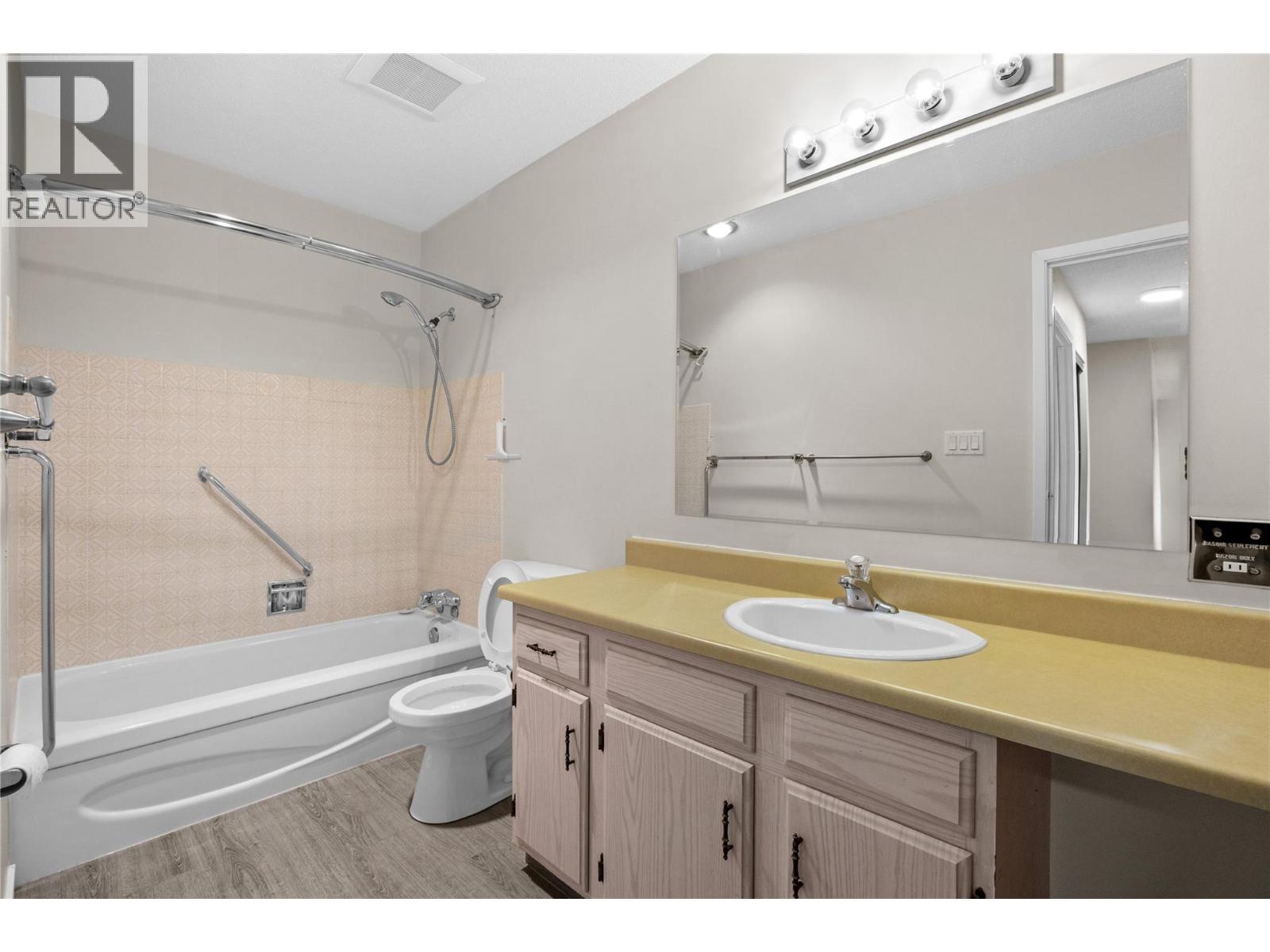 43 & 83 Calgary Avenue Penticton Photo 9