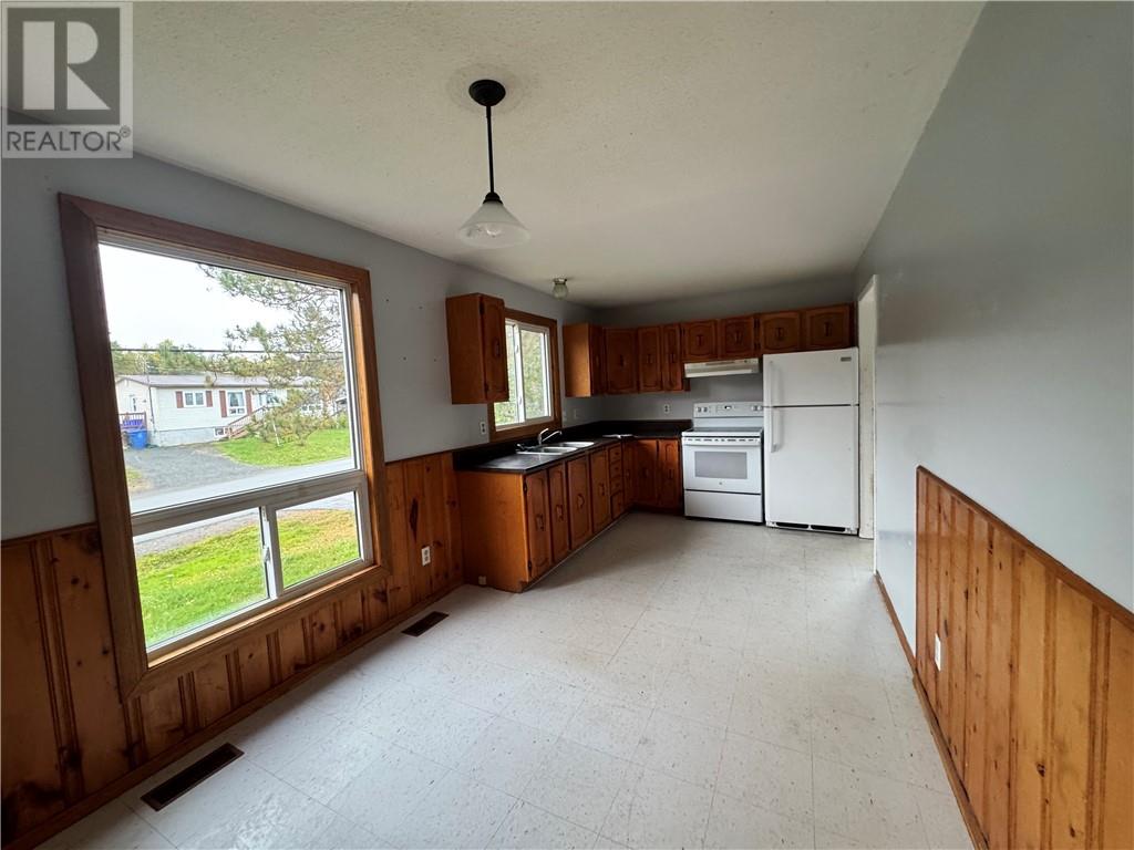 27 Spruce Street, Temagami, Ontario  P0H 2H0 - Photo 4 - 2130935