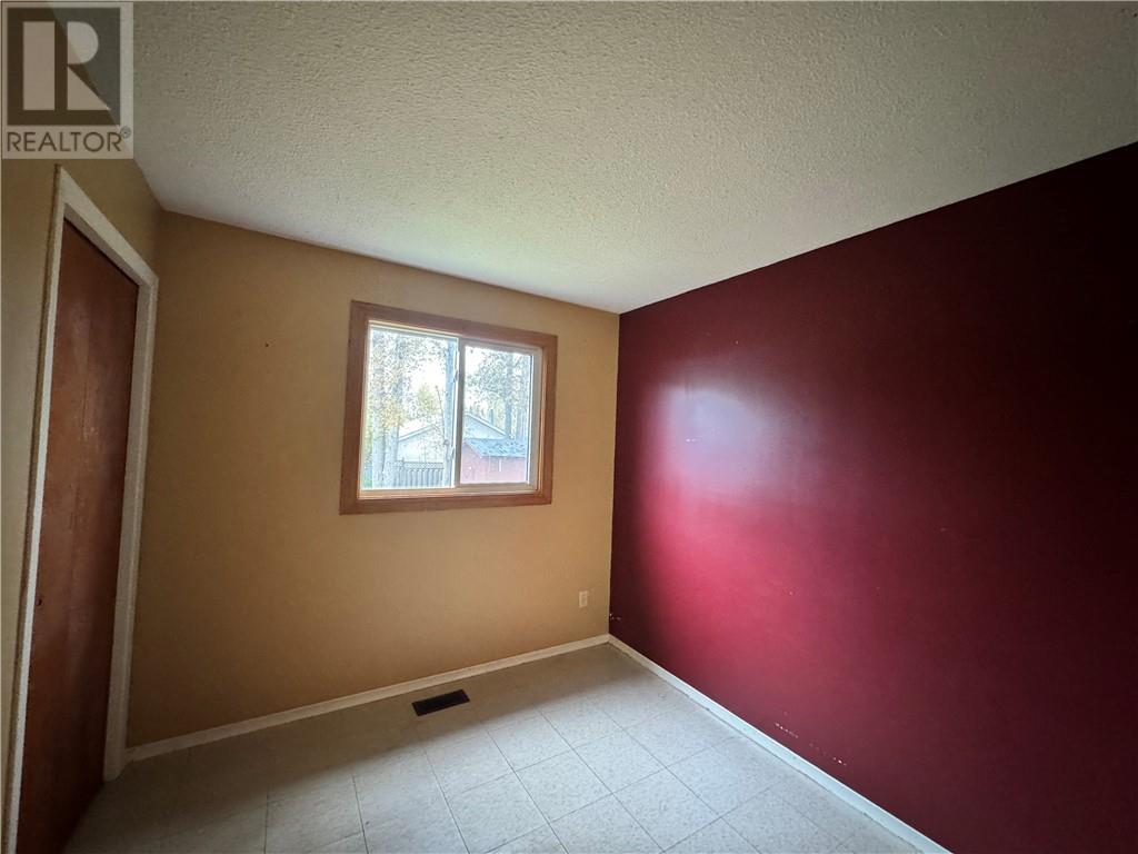 27 Spruce Street, Temagami, Ontario  P0H 2H0 - Photo 6 - 2130935