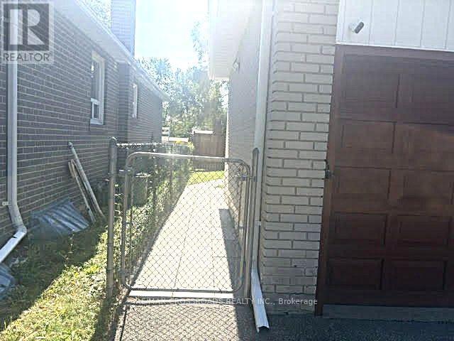 65 Romulus Drive, Toronto, Ontario  M1K 4C1 - Photo 4 - E13729988