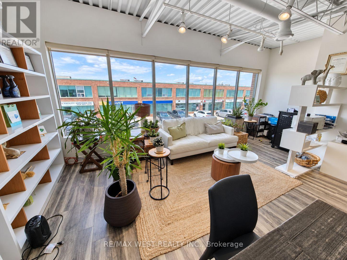 17 - 115 Woodstream Boulevard, Vaughan, Ontario  L4L 8K5 - Photo 12 - N12501824