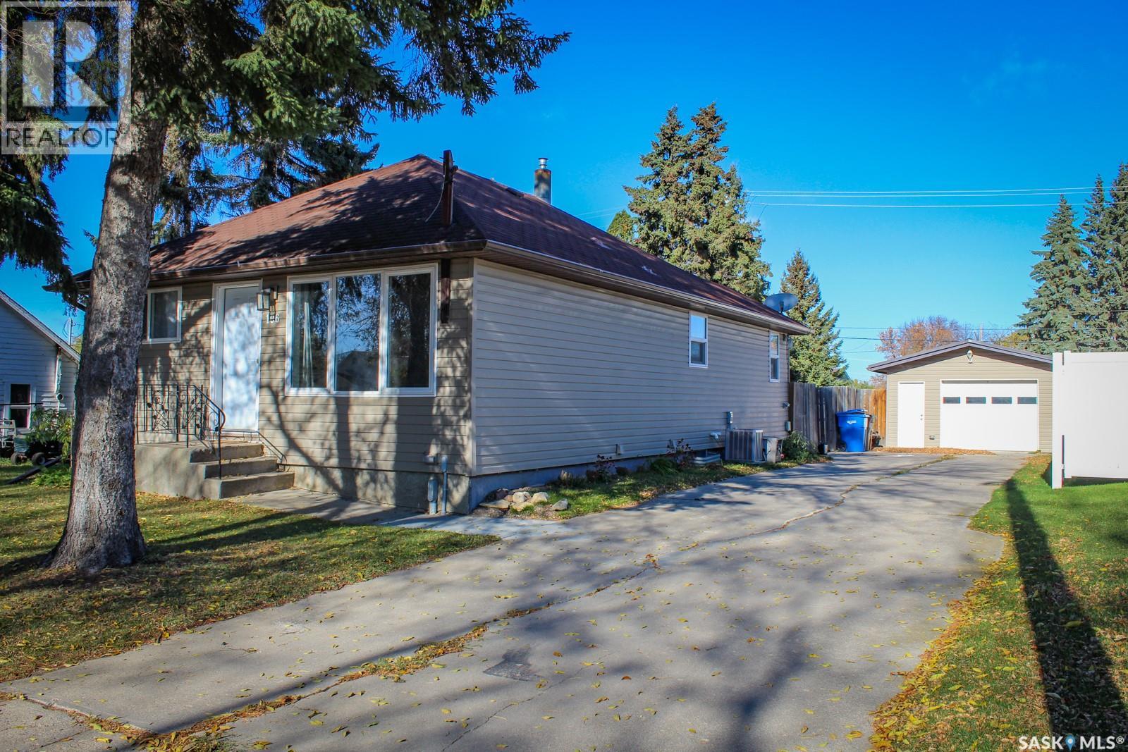 106 Higgins Avenue W, Melfort, Saskatchewan  S0E 1A0 - Photo 3 - SK051089