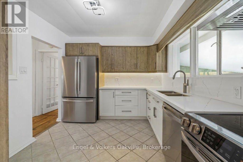 86 Selgrove Crescent, Oakville, Ontario  L6L 1L3 - Photo 8 - W14033874