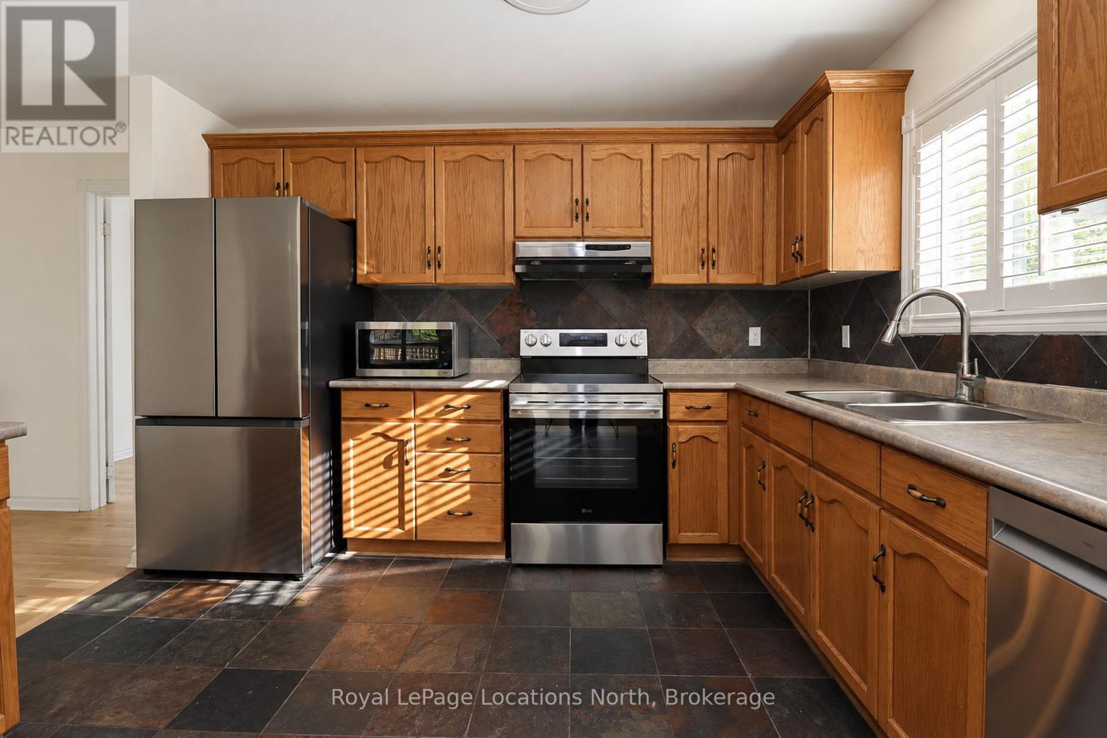 16 Donato Way, Wasaga Beach, Ontario  L1P 0G1 - Photo 15 - S14033856