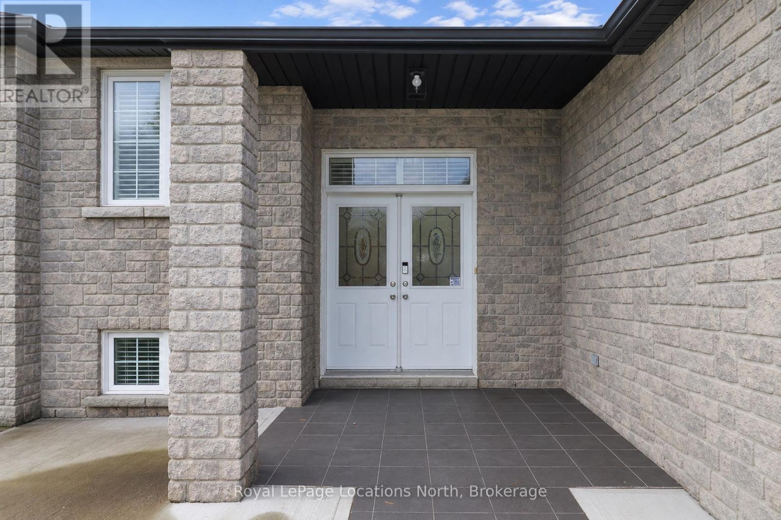 16 Donato Way, Wasaga Beach, Ontario  L1P 0G1 - Photo 3 - S14033856