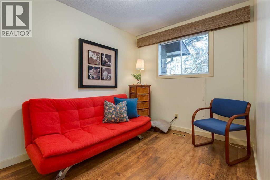 9 Redwood Meadows Close