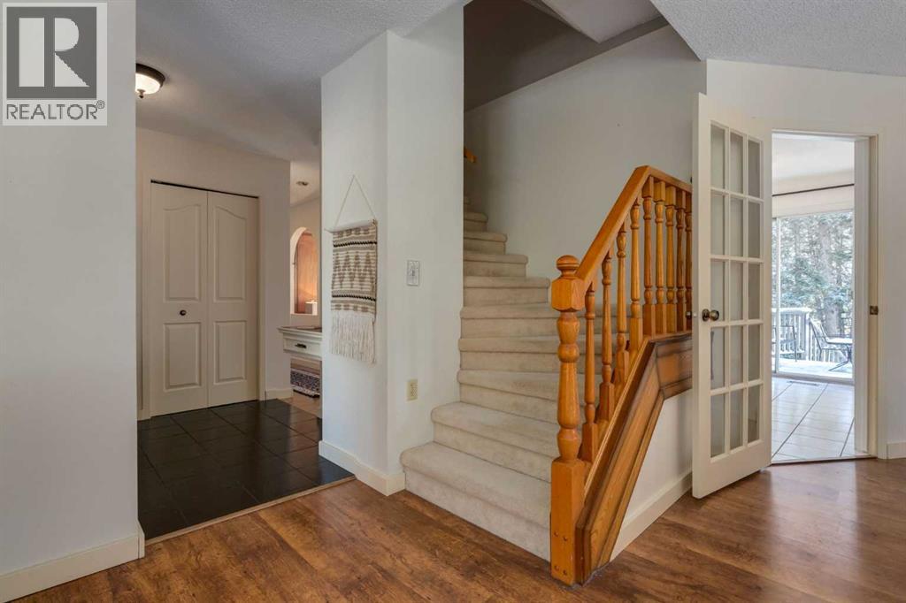 9 Redwood Meadows Close