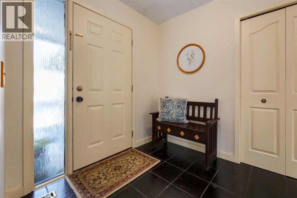 9 Redwood Meadows Close