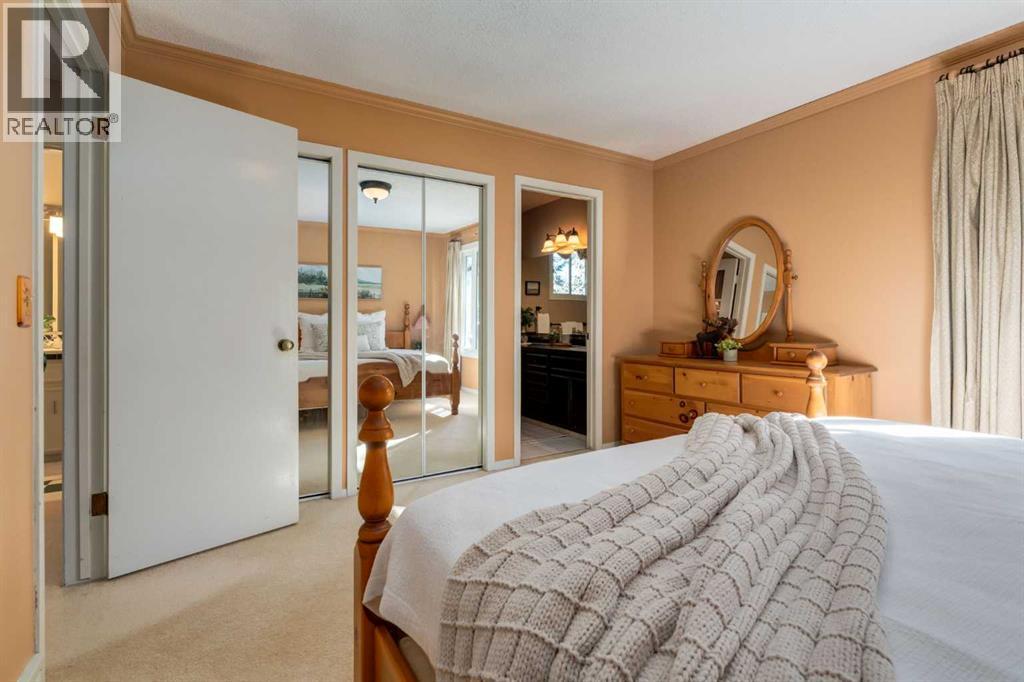 9 Redwood Meadows Close