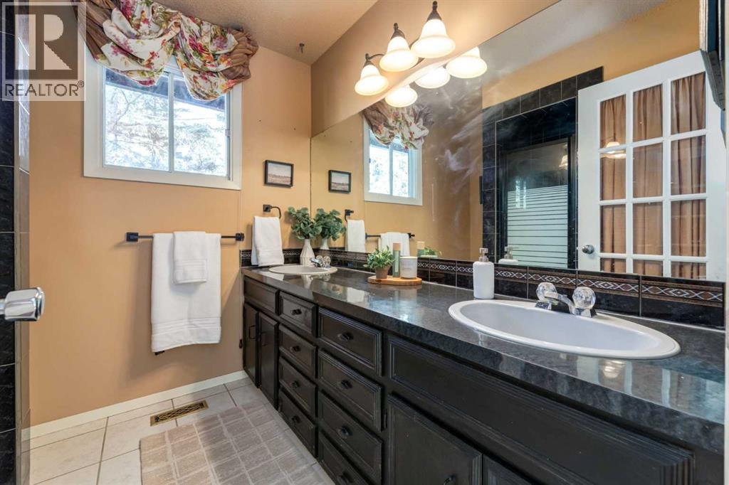 9 Redwood Meadows Close