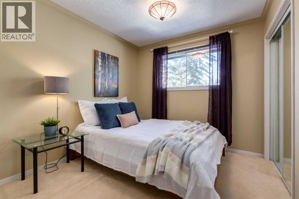 9 Redwood Meadows Close