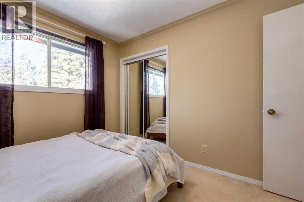 9 Redwood Meadows Close