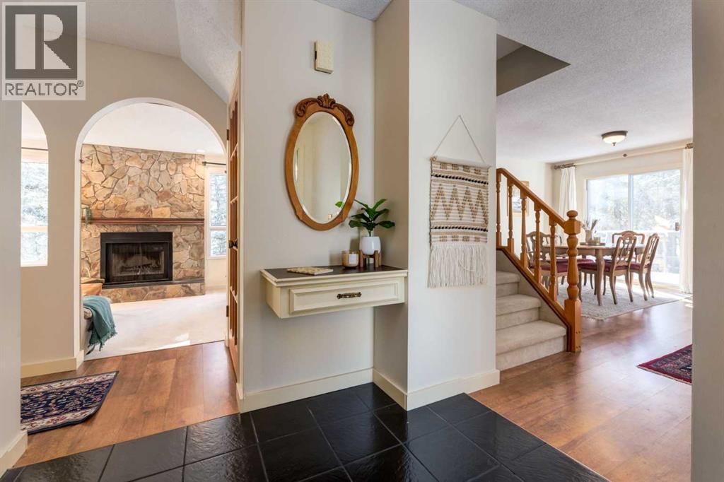 9 Redwood Meadows Close