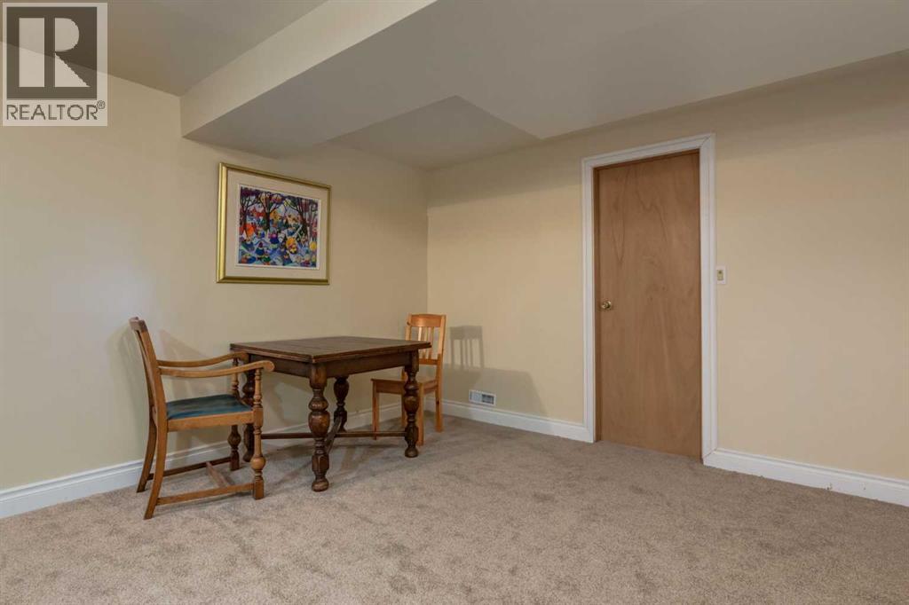 9 Redwood Meadows Close